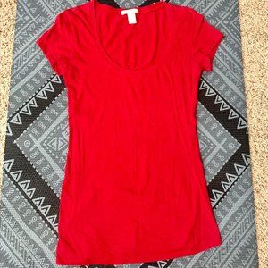 Red scoop neck tee